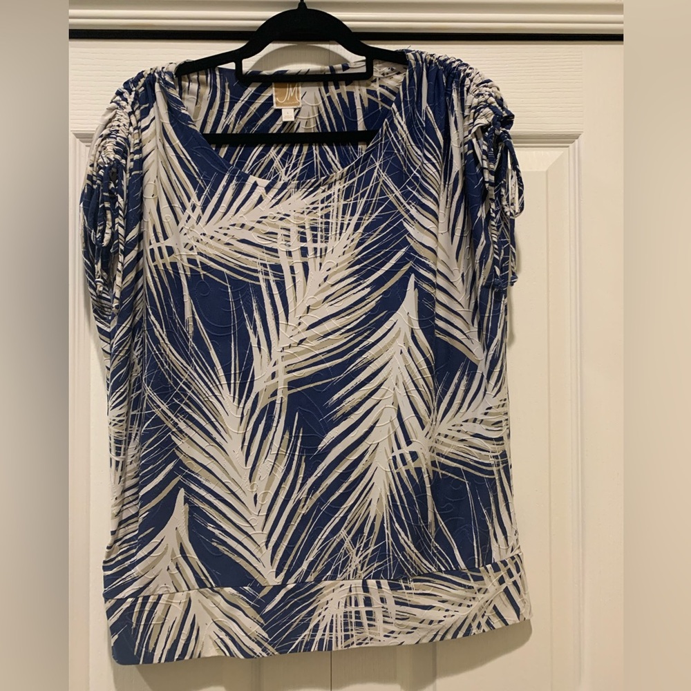 EUC JW Collection sleeveless blouse. Size LG.